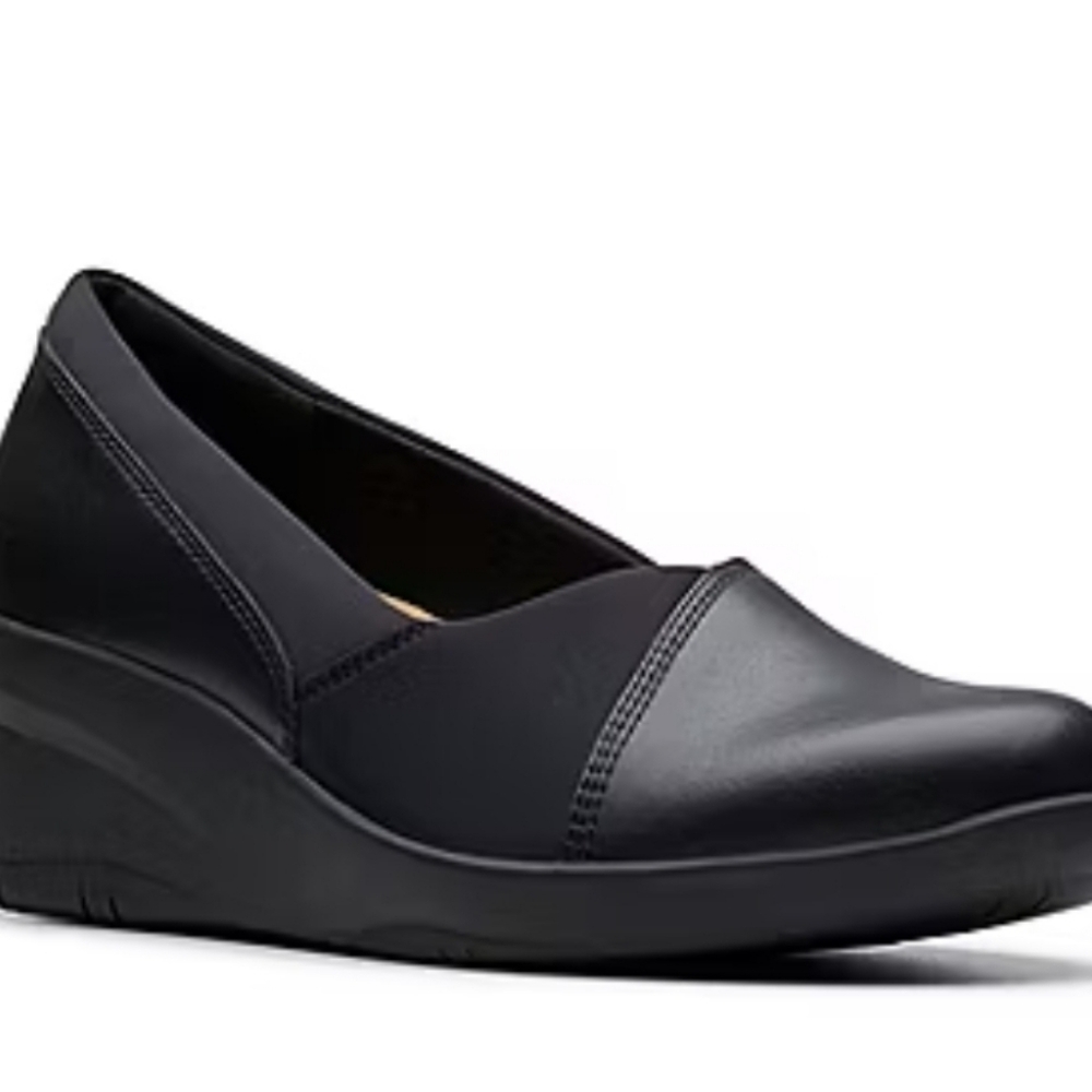NEW Clarks Womens Suttyn Walk Round Black Leather Flats with Timeless Elegance